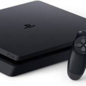 PS4,2 controllers and 4 games